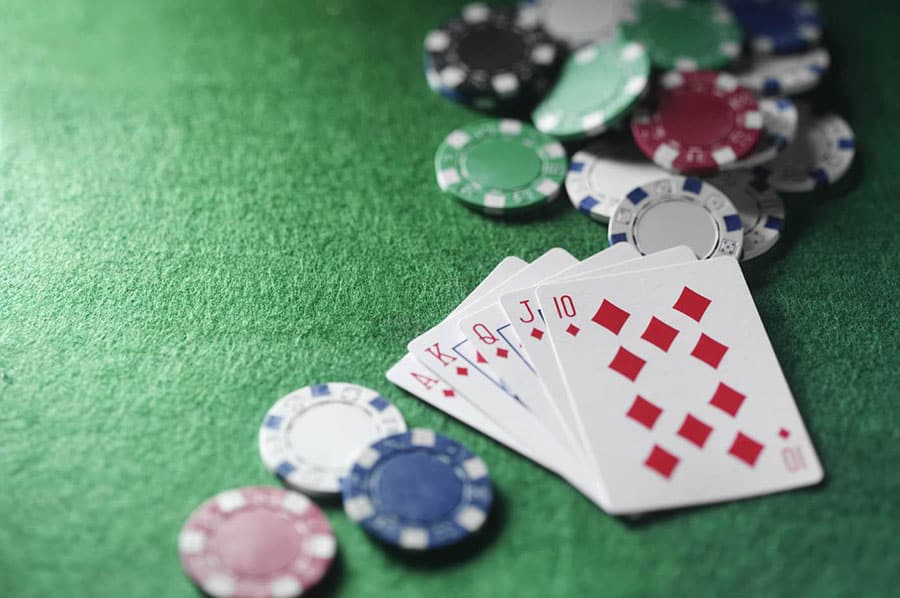 Thủ thuật đánh bài được đánh dấu và thẻ bị cháy trong game Poker