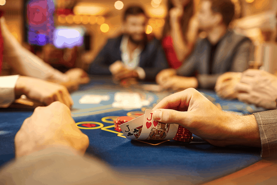 Các tay bài Poker và quá trình của trò chơi